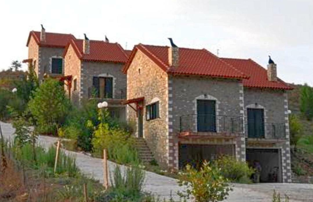 All Seasons Πέτρινες Παραδοσιακές Κατοικίες Kalavryta Exterior photo